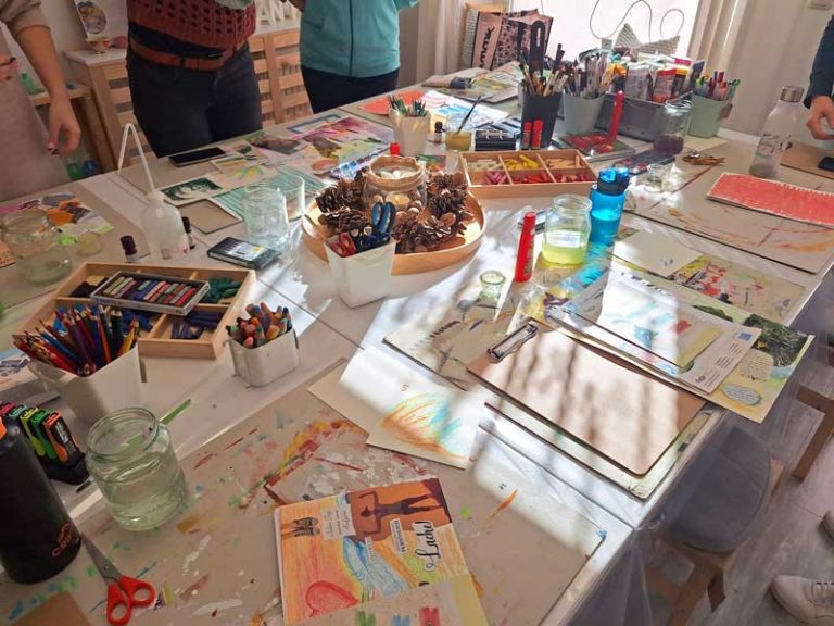 Kreative Oase: Ein Rückblick auf den Workshop „Kunsttherapeutische Methoden – Kreative Impulse für den Alltag“