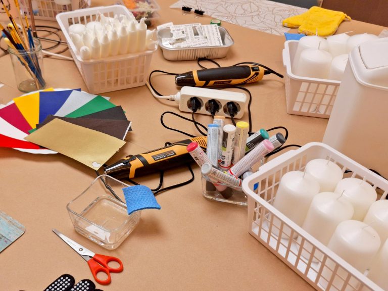 Kerzen kreativ gestalten – Ein inklusives Kunstprojekt